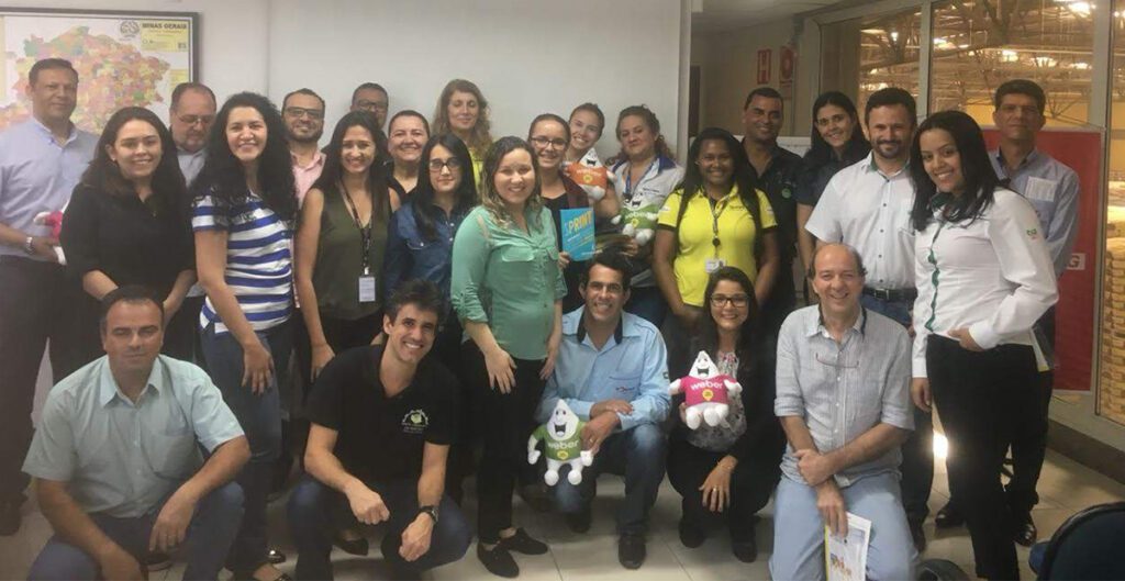 O Designer da Flip Lab, Júlio César, demonstrou seu profundo conhecimento em inovação ao conduzir uma palestra estratégica sobre Design Sprint para a equipe da Saint-Gobain, uma das líderes mundiais em materiais de construção e soluções sustentáveis.